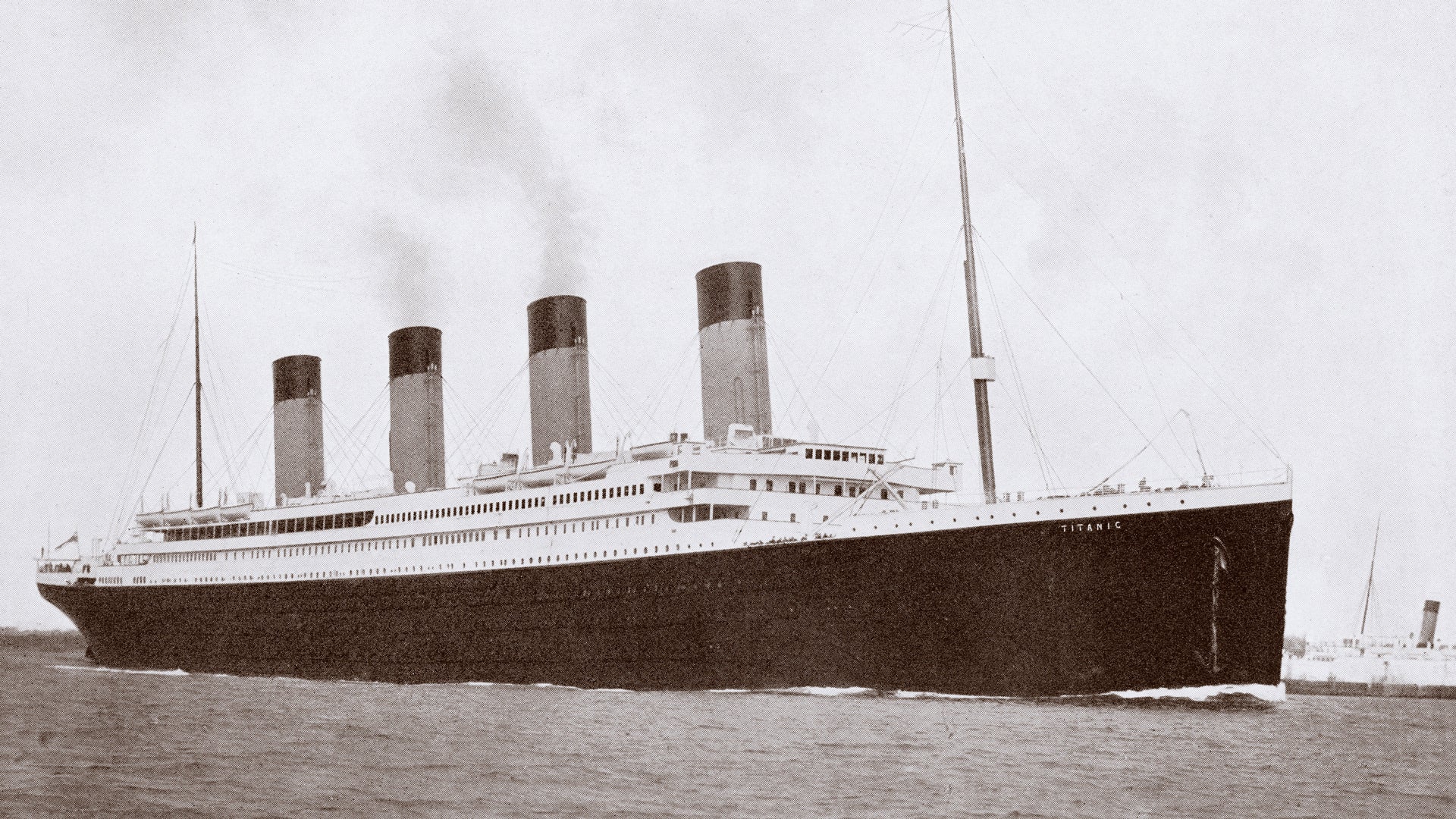 Historical photograph of Titanic viewed from the starboard side